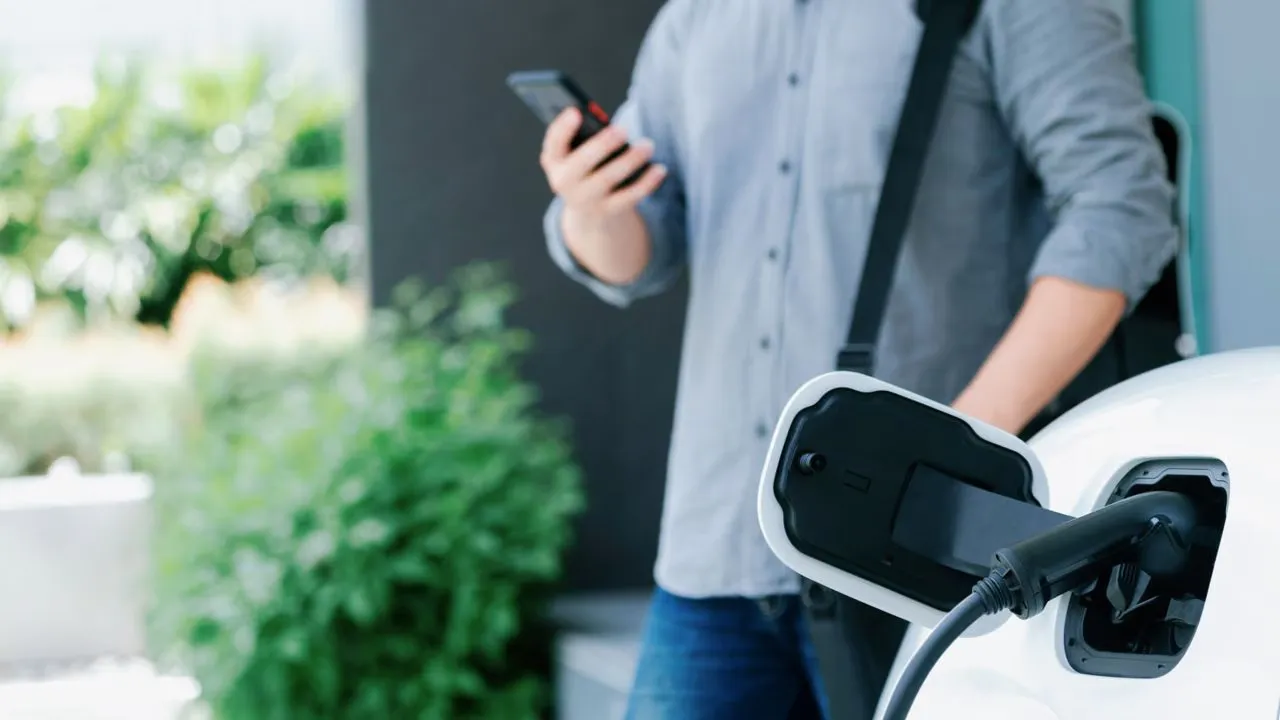 Optimizing EV Charging Stations: Control, Serviceability &amp; Data Analytics